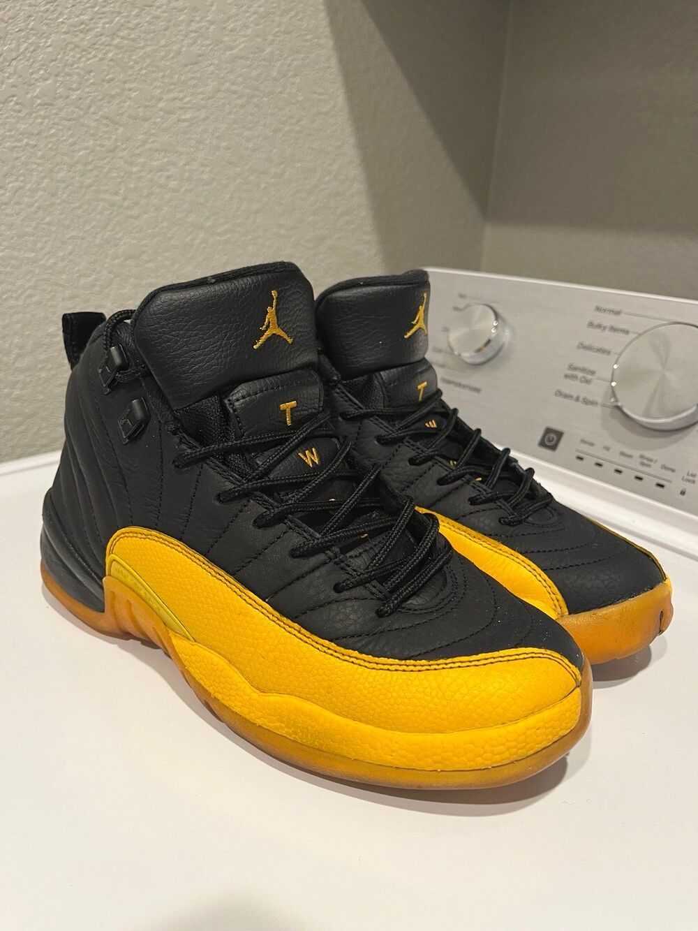Air Jordan 12 Retro University Gold Black Men’s Basketball Shoes Size 7Y